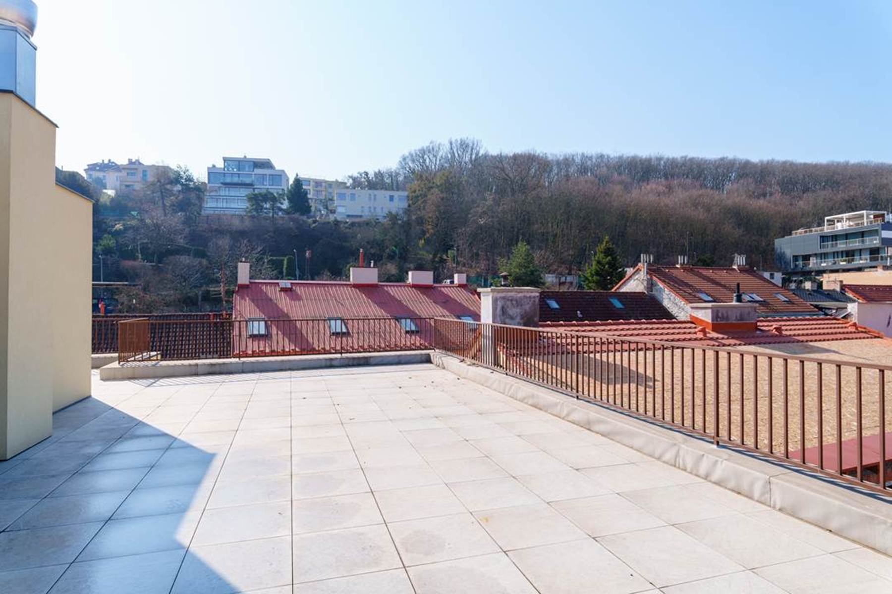 Prodej bytu 3+1 103 m² s velkorysou terasou, Praha 5 – Smíchov