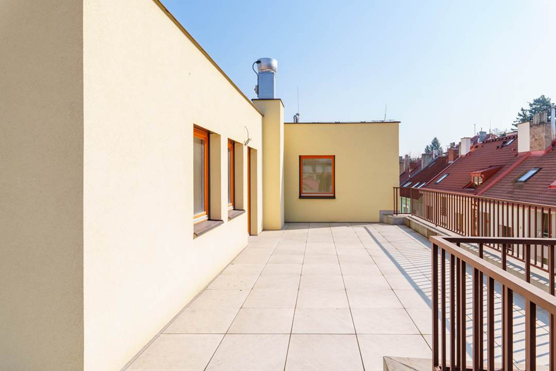 Prodej bytu 3+1 103 m² s velkorysou terasou, Praha 5 – Smíchov