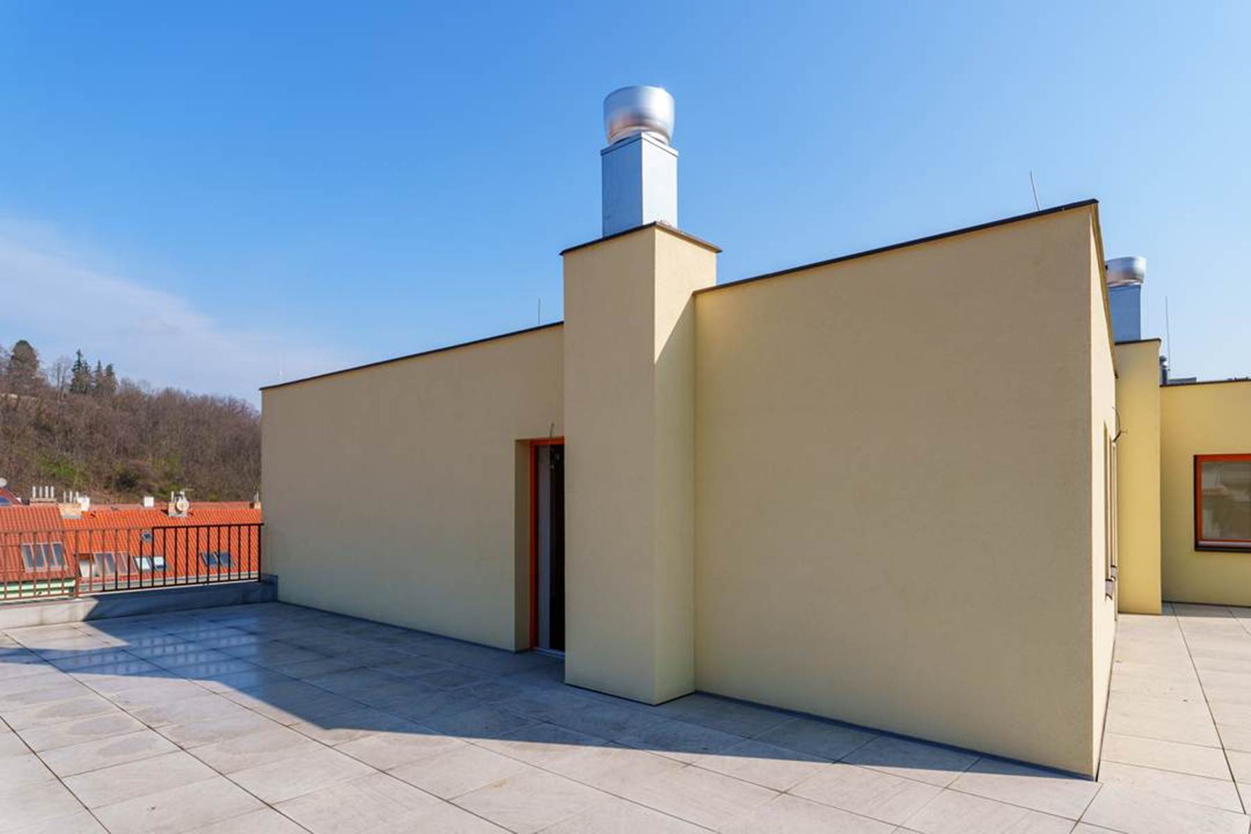 Prodej bytu 3+1 103 m² s velkorysou terasou, Praha 5 – Smíchov