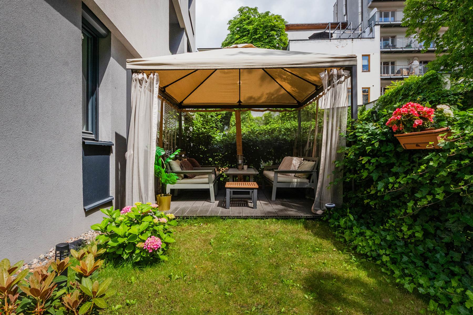 Prodej bytu 3+kk 86 m² s předzahrádkou a terasou, Praha 7 – Holešovice