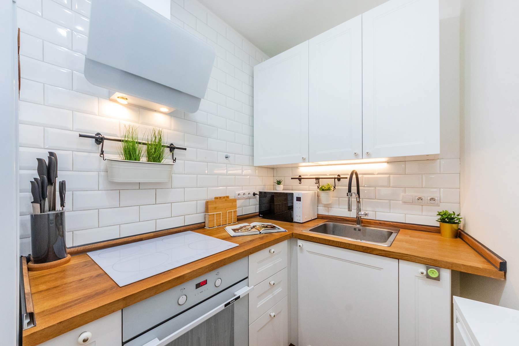 Prodej bytu 3+kk 86 m² s předzahrádkou a terasou, Praha 7 – Holešovice