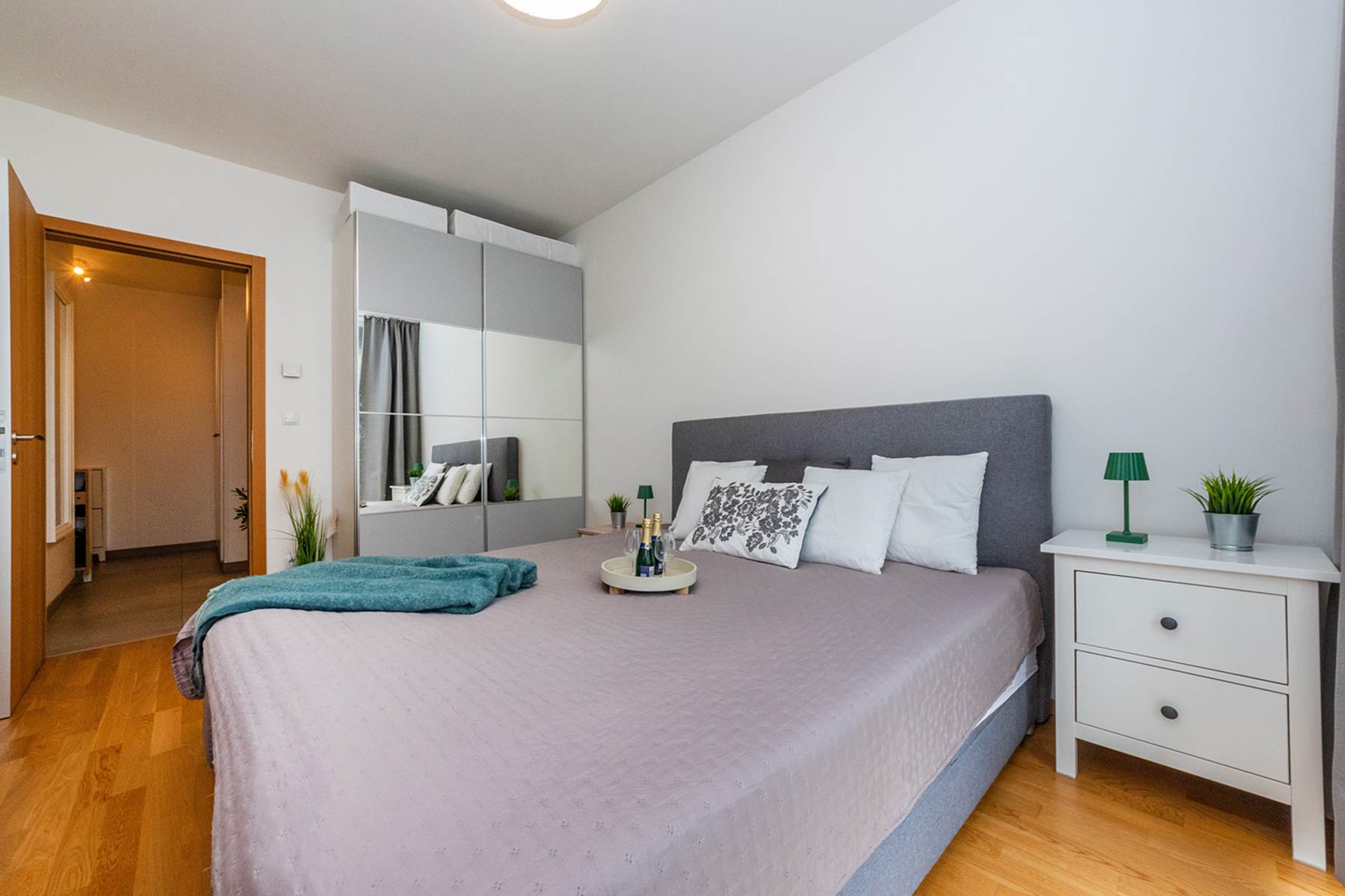 Prodej bytu 3+kk 86 m² s předzahrádkou a terasou, Praha 7 – Holešovice