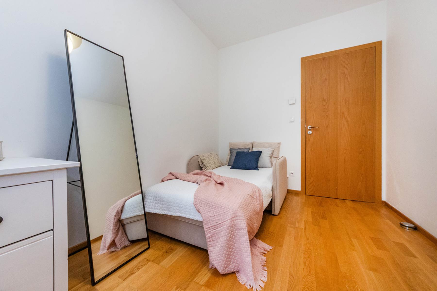 Prodej bytu 3+kk 86 m² s předzahrádkou a terasou, Praha 7 – Holešovice