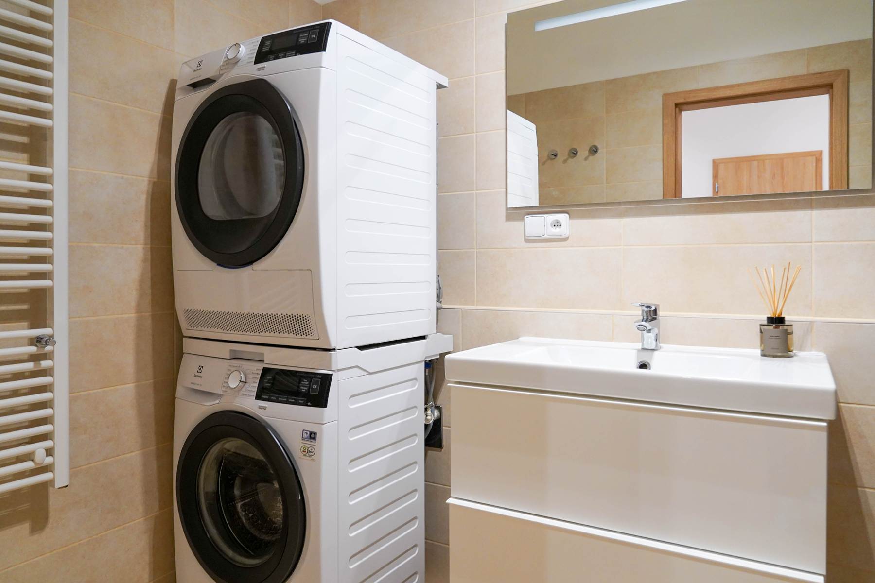 Prodej bytu 3+kk 83 m² s lodžií a garážovým stáním, Praha 10 – Uhříněves